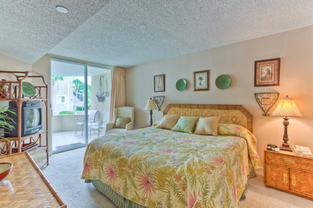 Hodnett Cooper's North Breakers