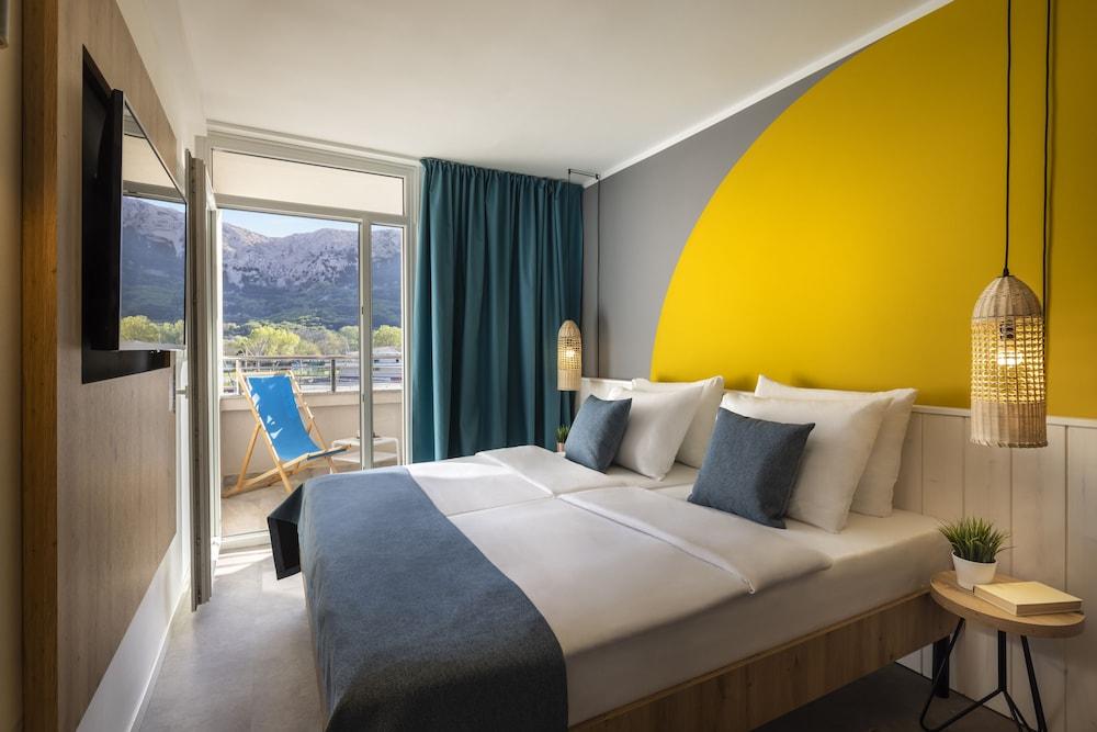 Sunny Baška Hotel by Valamar, ex Corinthia