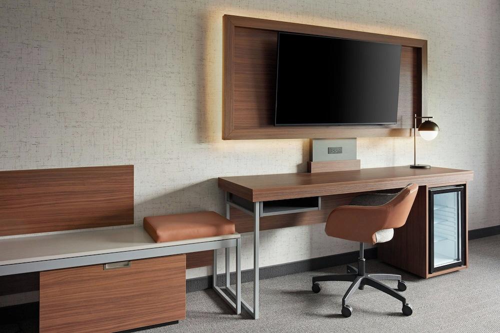 Courtyard by Marriott Hamilton