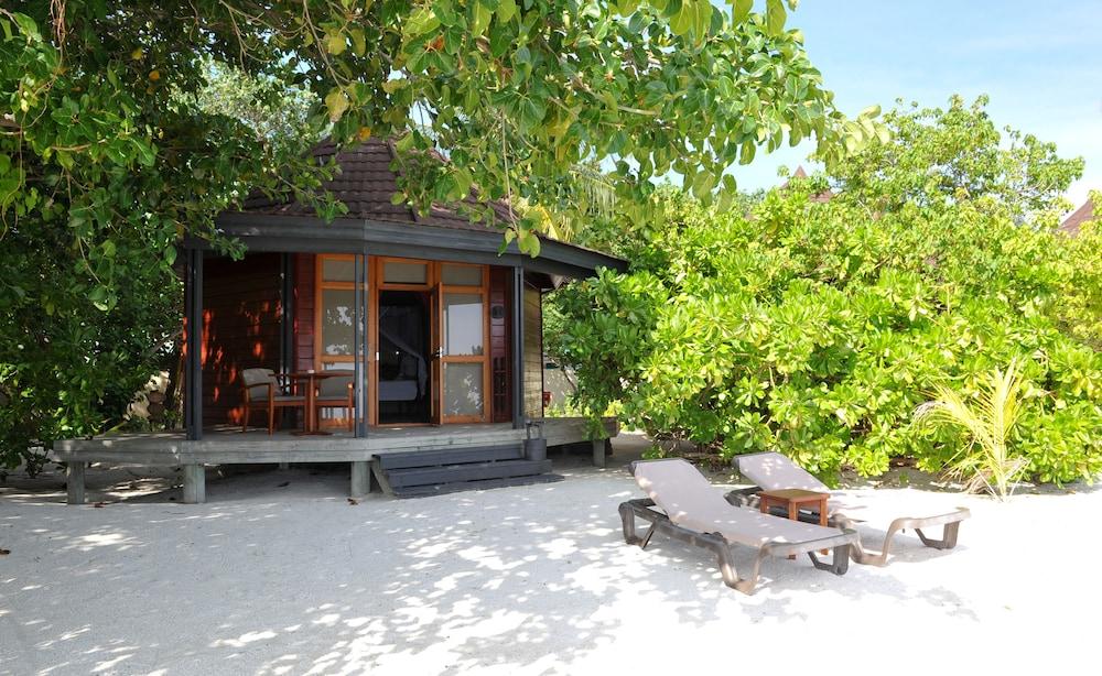 Komandoo Maldives Island Resort