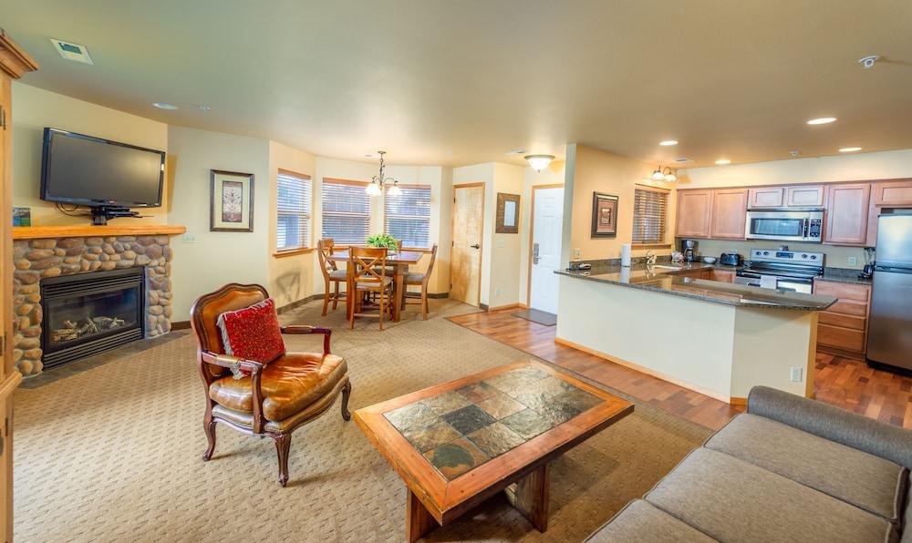 Icicle Village Resort