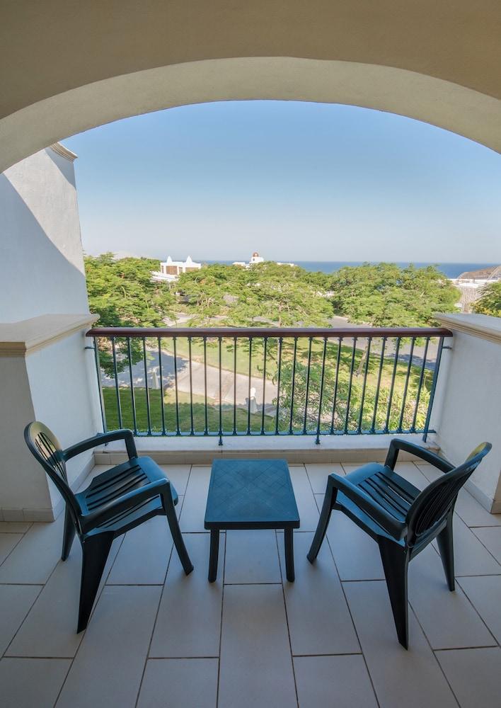 Reef Oasis Blue Bay Resort