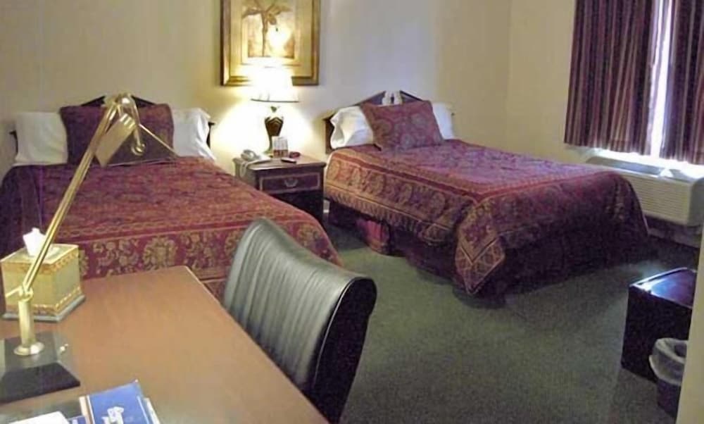 Colonie inn and Suites