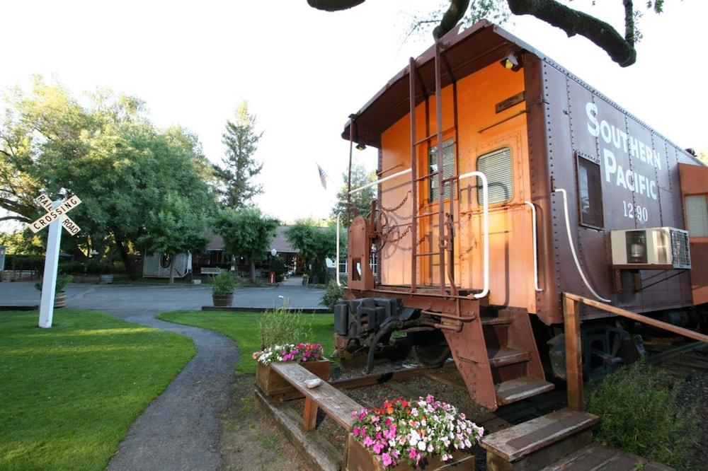 Featherbed Railroad B&B Resort