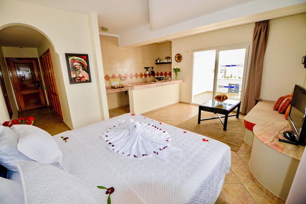 Intouriste Hôtel & Suites