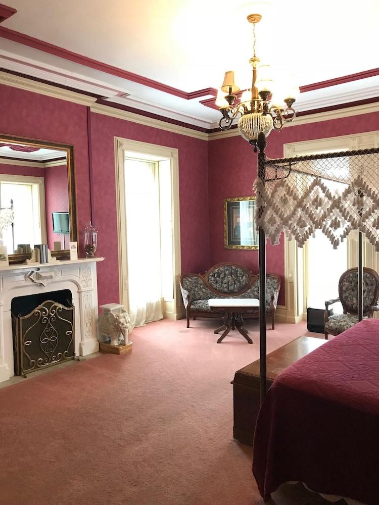 Batcheller Mansion Inn