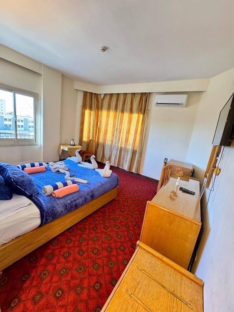 Queens Valley Hotel, Restaurants, Bars and Spa Luxor