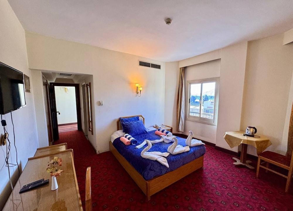 Queens Valley Hotel, Restaurants, Bars and Spa Luxor