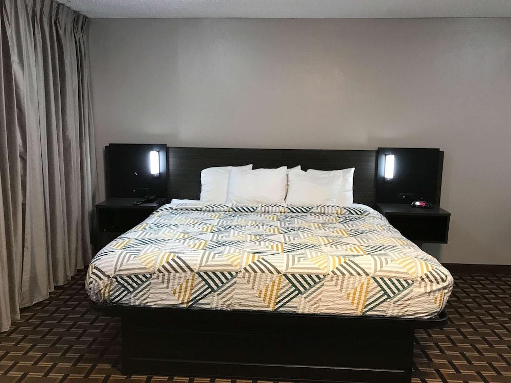 Studio 6 Suites Tupelo, MS - North