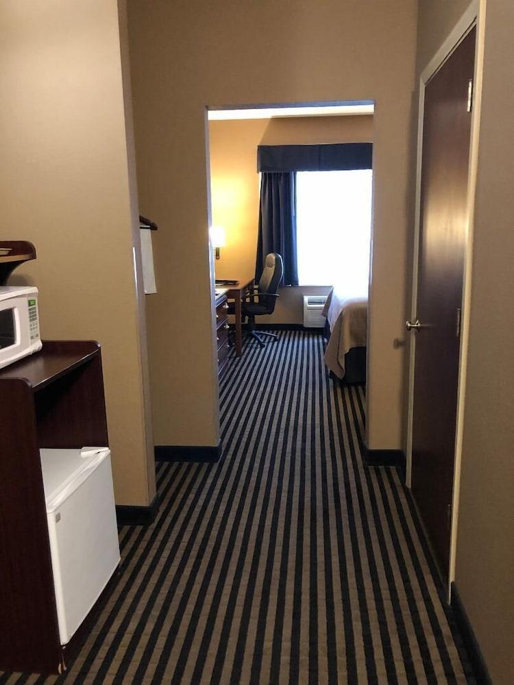 Mountain Inn & Suites