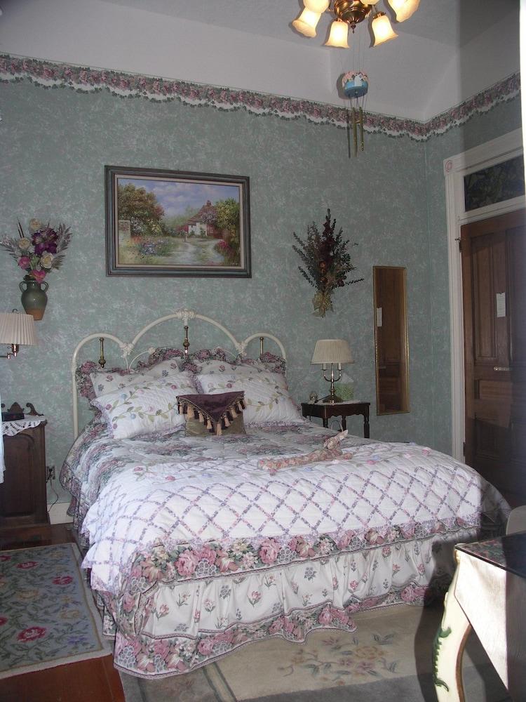 Robins Nest Bed & Breakfast