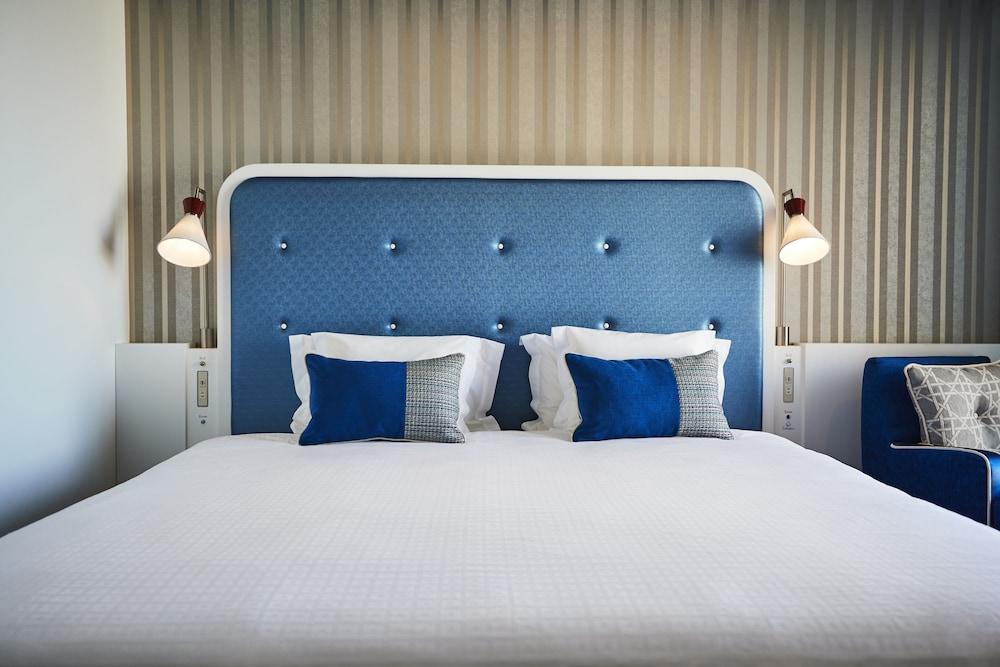 HOTEL UNIVERSAL PORT