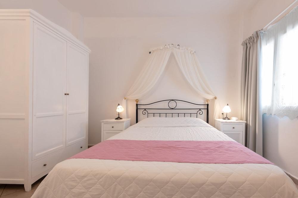 Reverie Santorini Hotel