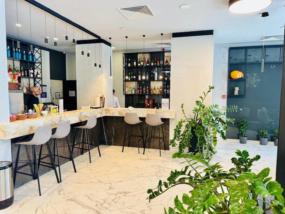 Best Western Plus Premium Inn