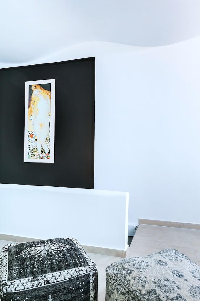 Santorini Secret Premium