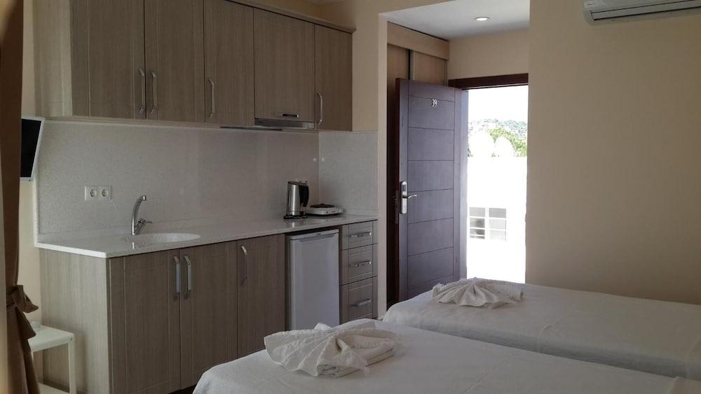 Mer-Can Story Apart Hotel