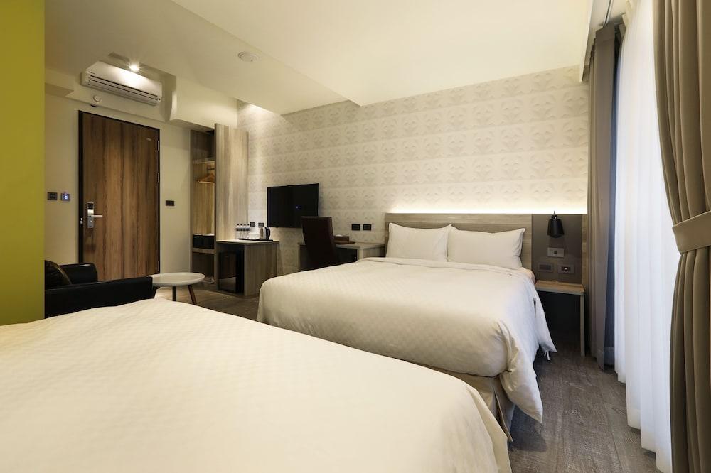 KUN Tour Hotel Feng Chai