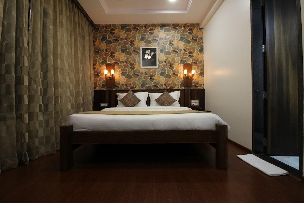 Hotel Majestique pune