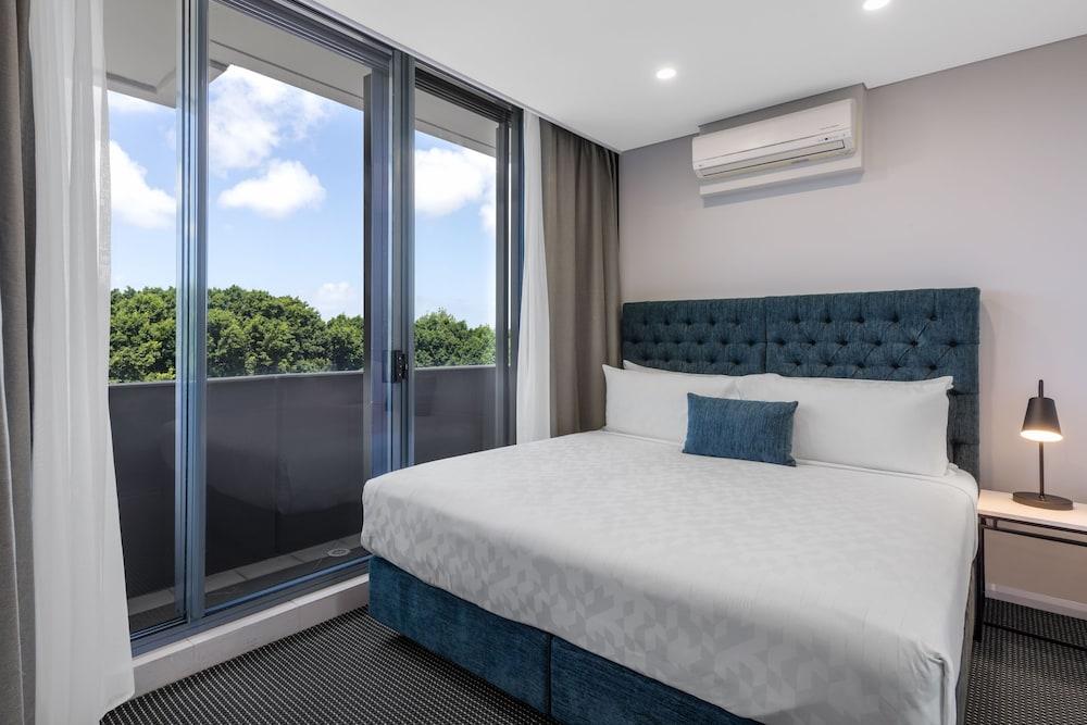 Meriton Suites Waterloo