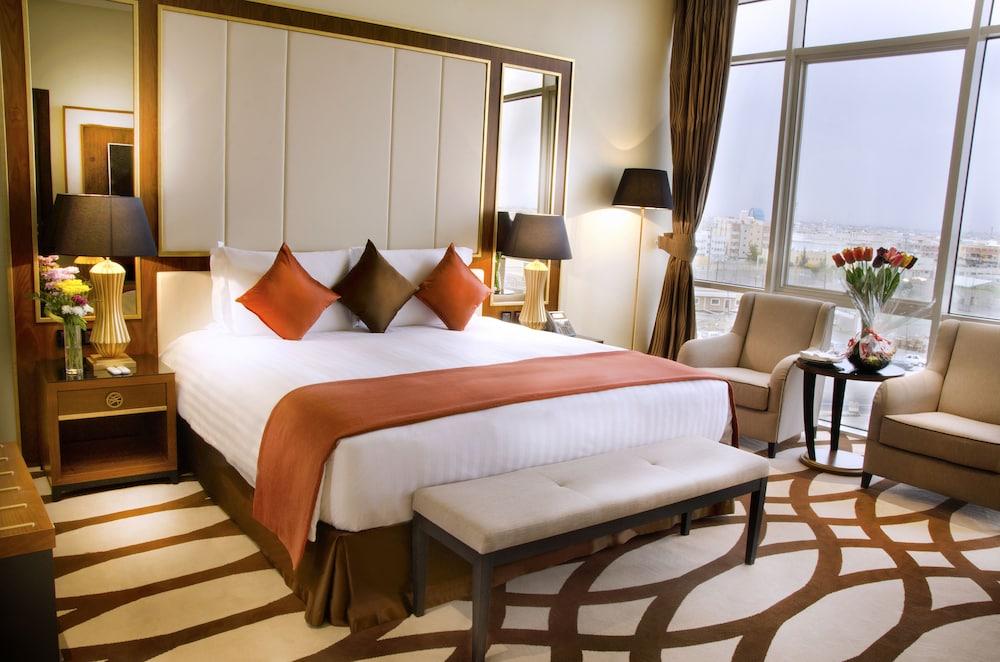 Bayat Hotels Company