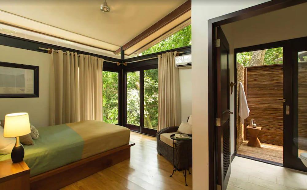 Isla Palenque Member of the Cayuga Collection