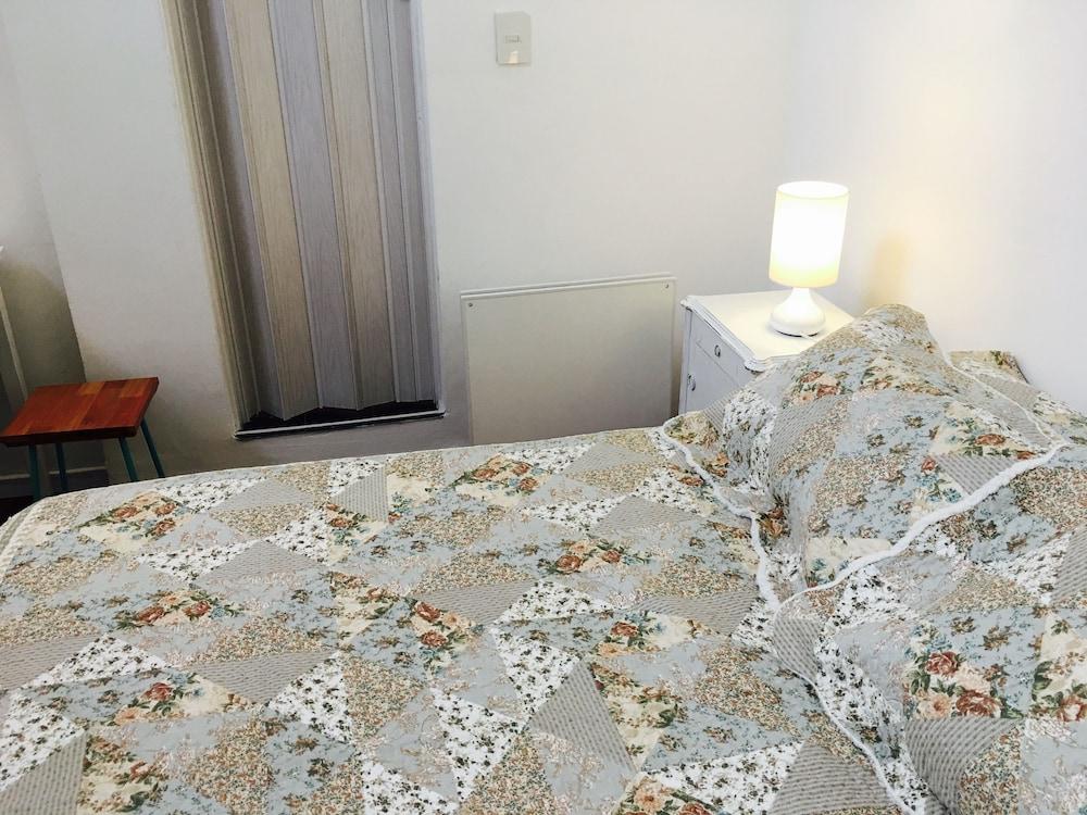 LOPEZ Hostel & Suites