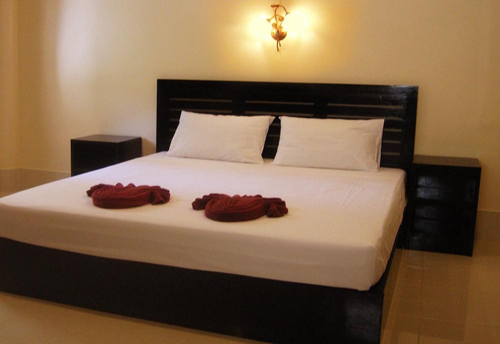 Ao Thong Beach Bungalows & Restaurant