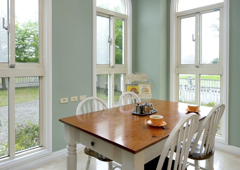 Dancing Butterfly Slide Family Inn