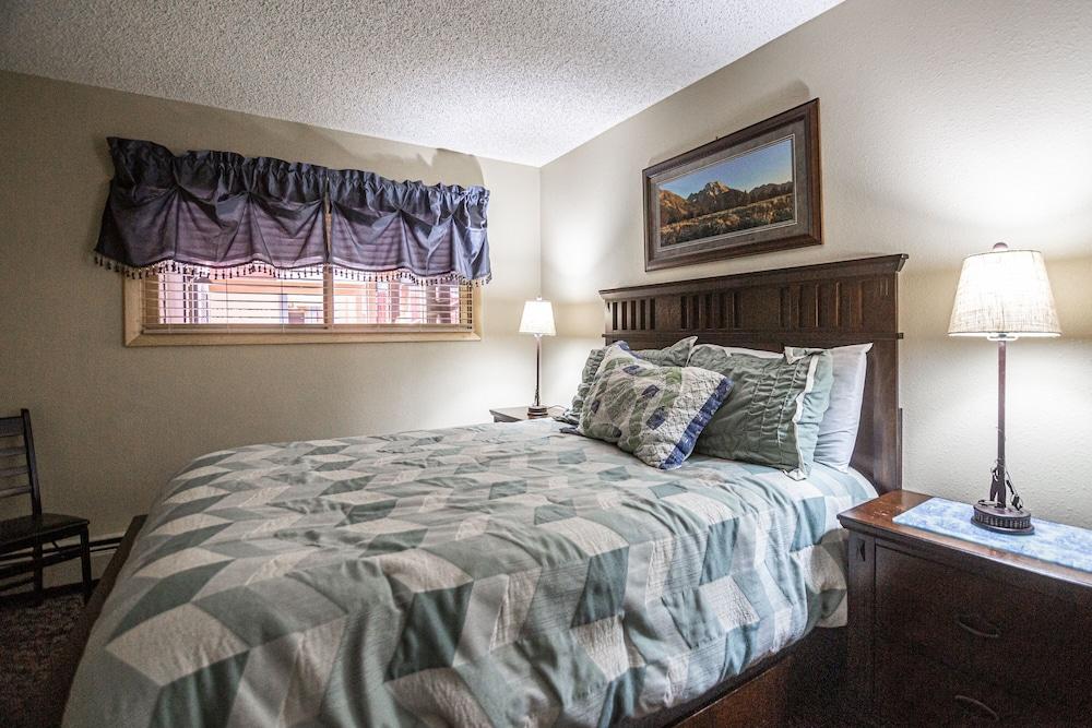 Longbranch 216 2 Bedroom Condo by RedAwning