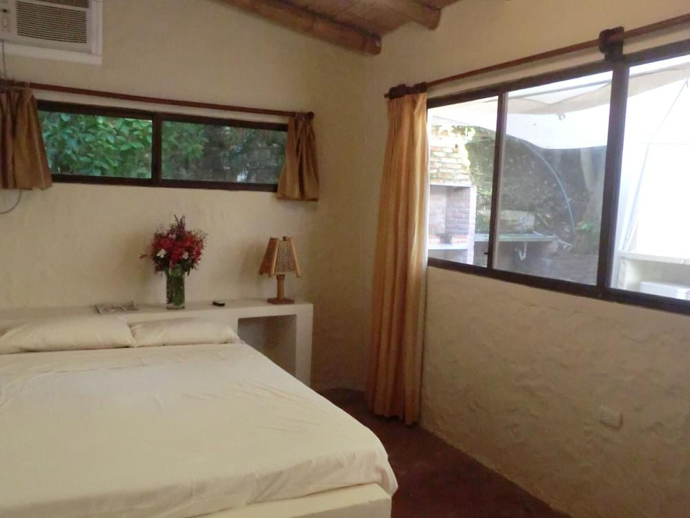 Charlie Suites Ayampe