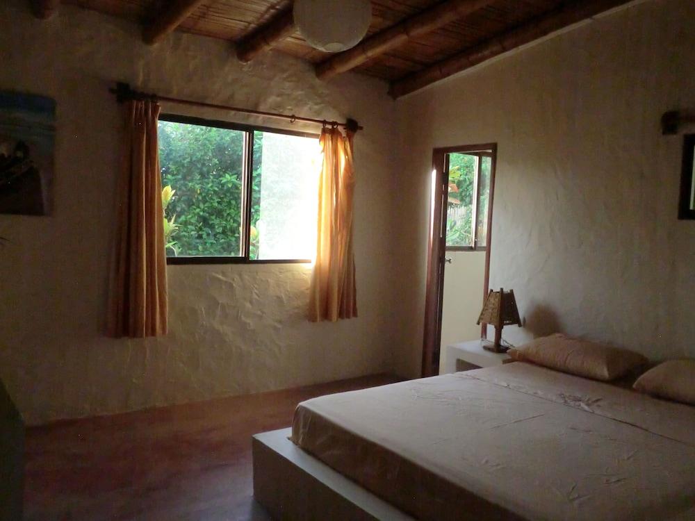 Charlie Suites Ayampe