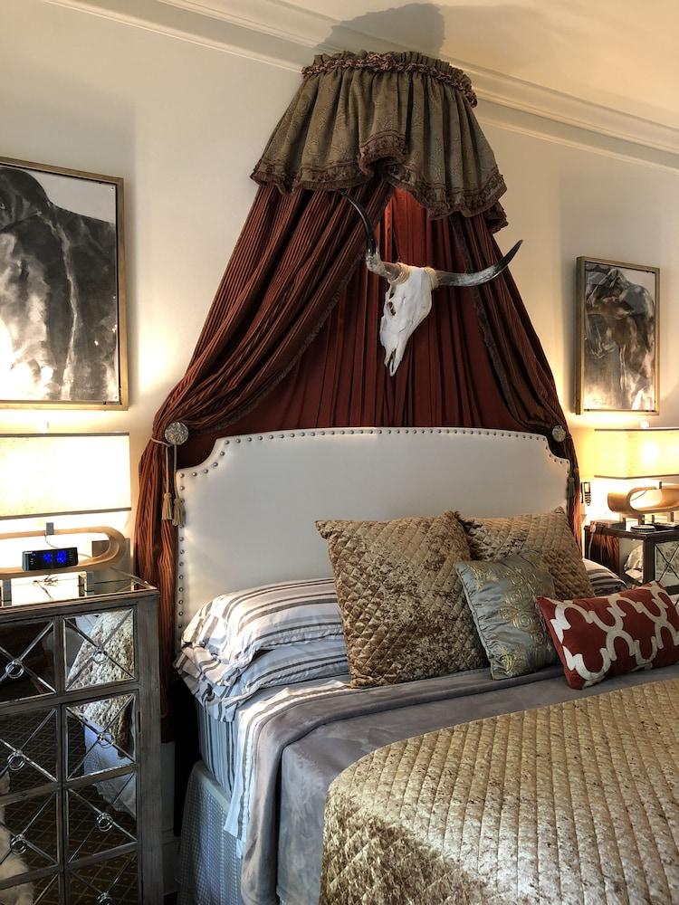 John Thomas Bed and Bath