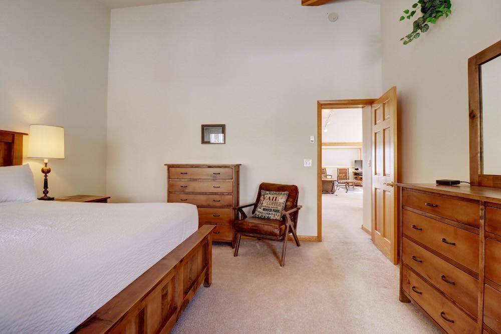 Sauterne Sanctuary 3br 3ba 3 Bedroom Home by RedAwning