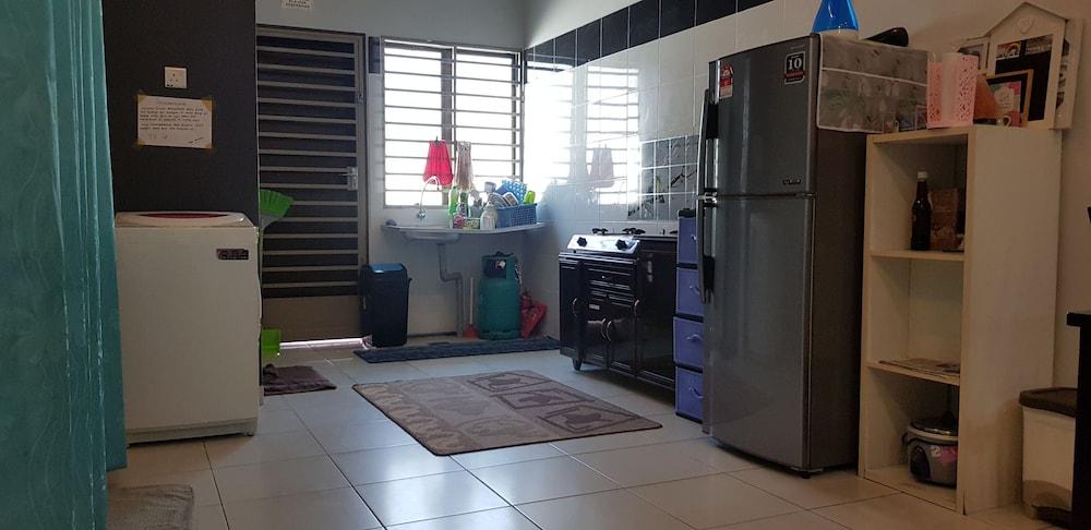 Fahaz Taiping Homestay