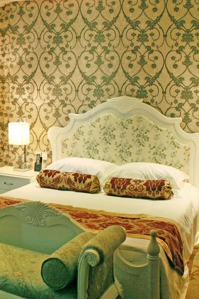 Zhenbao Holiday Hotel Nanjing Yuhua