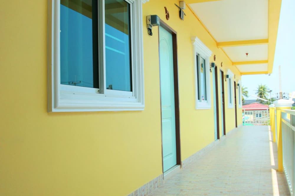 Perm Poon Sup Apartment