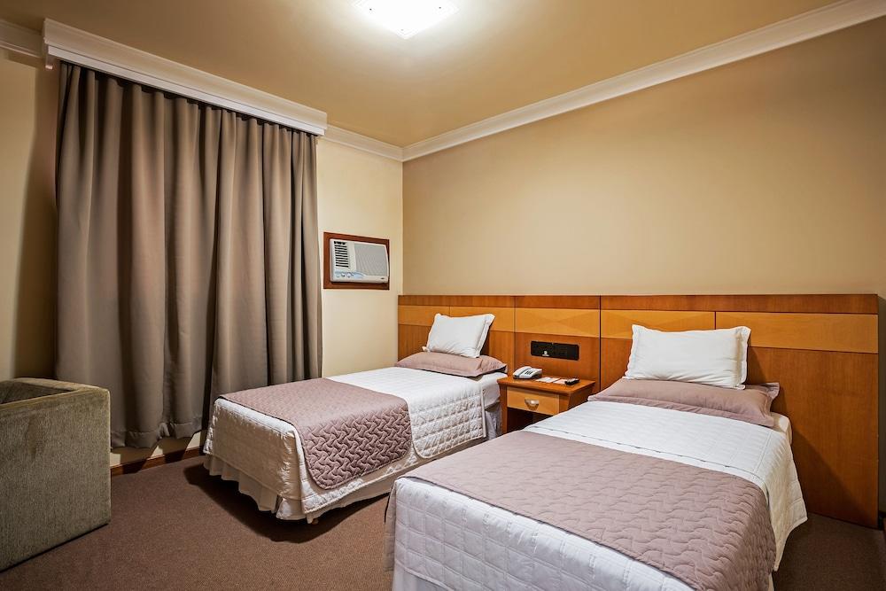 Astron Ponta Grossa Plaza by Nobile