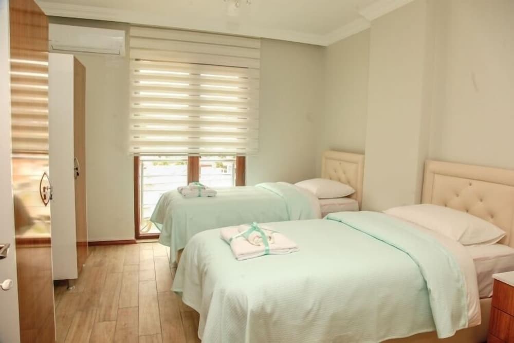 Royal Inn Seza Residence