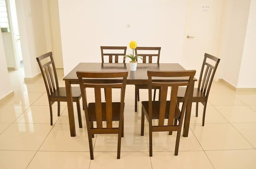 Summertime Arena Suite 1