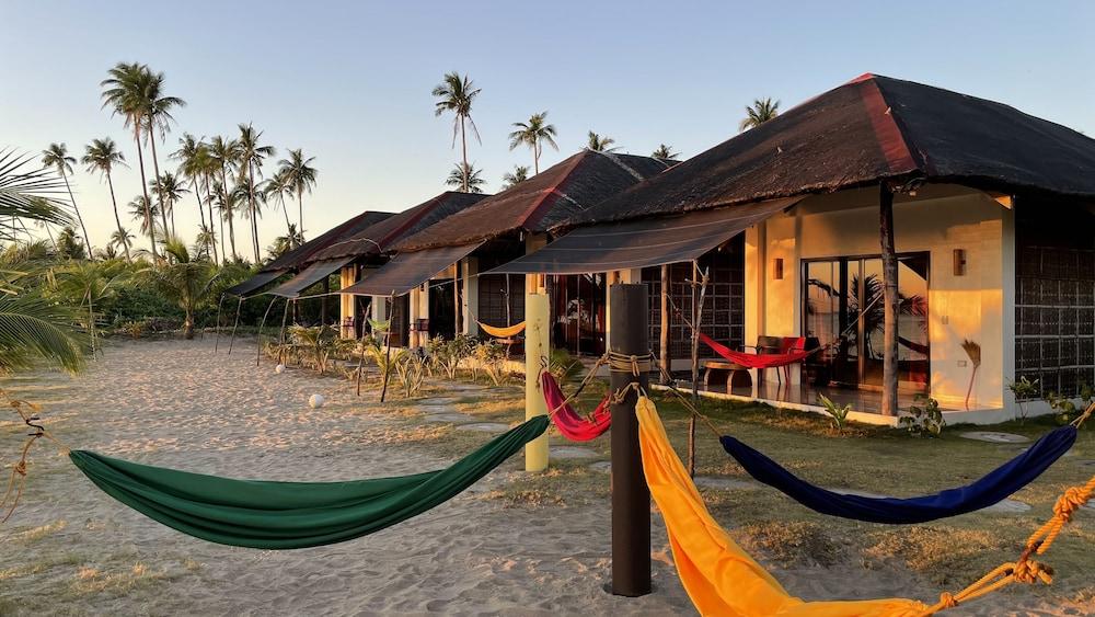 Footprints Beach Resort