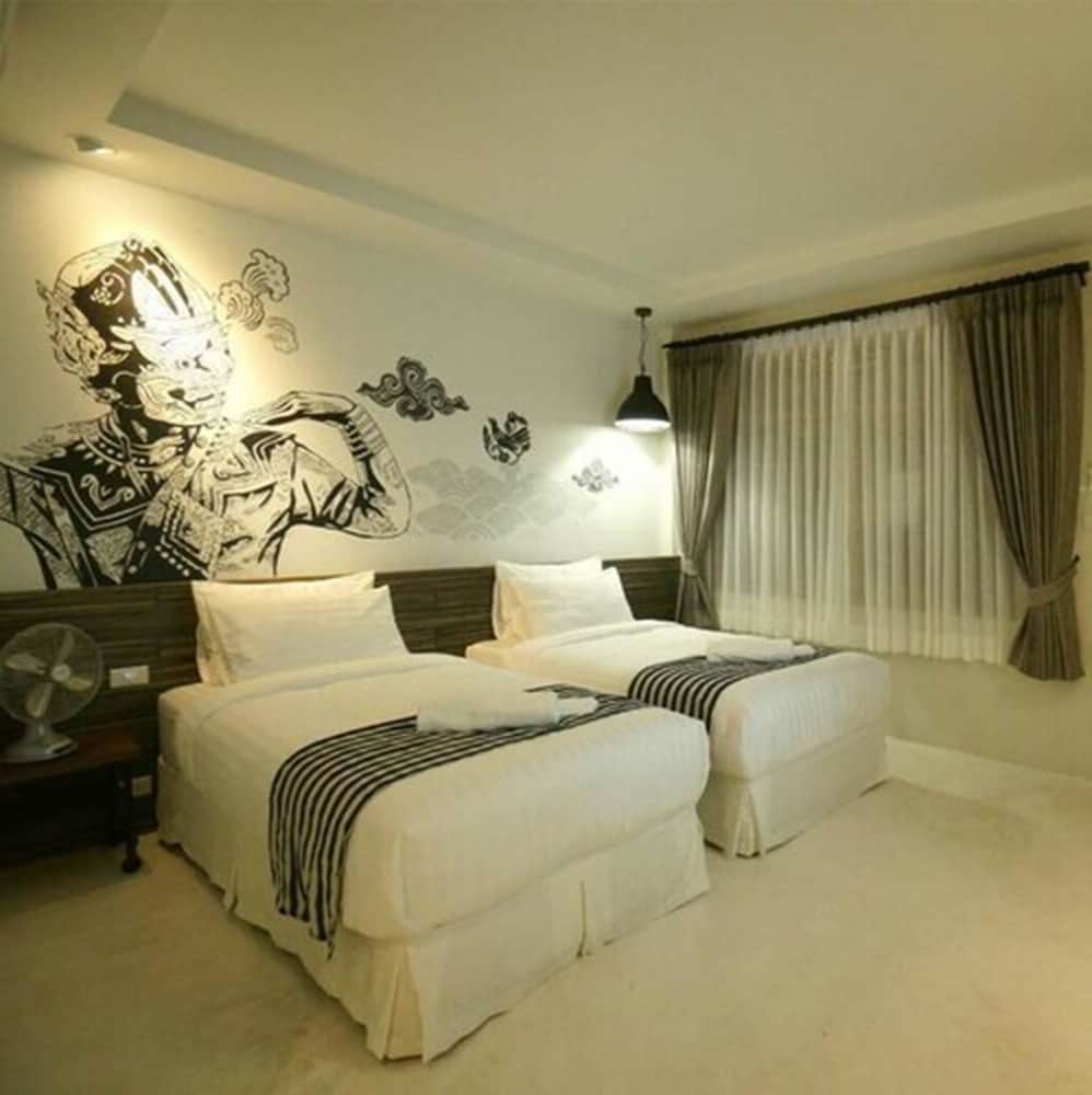 Koh Ngai Paradise Beach Resort