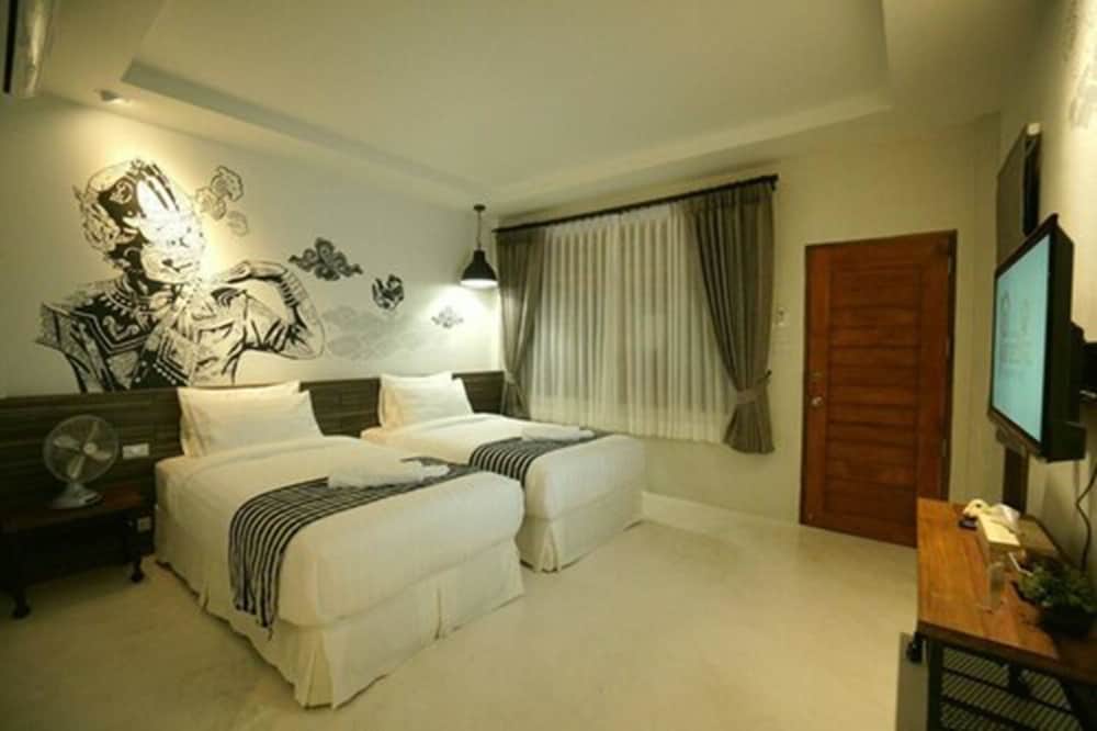 Koh Ngai Paradise Beach Resort