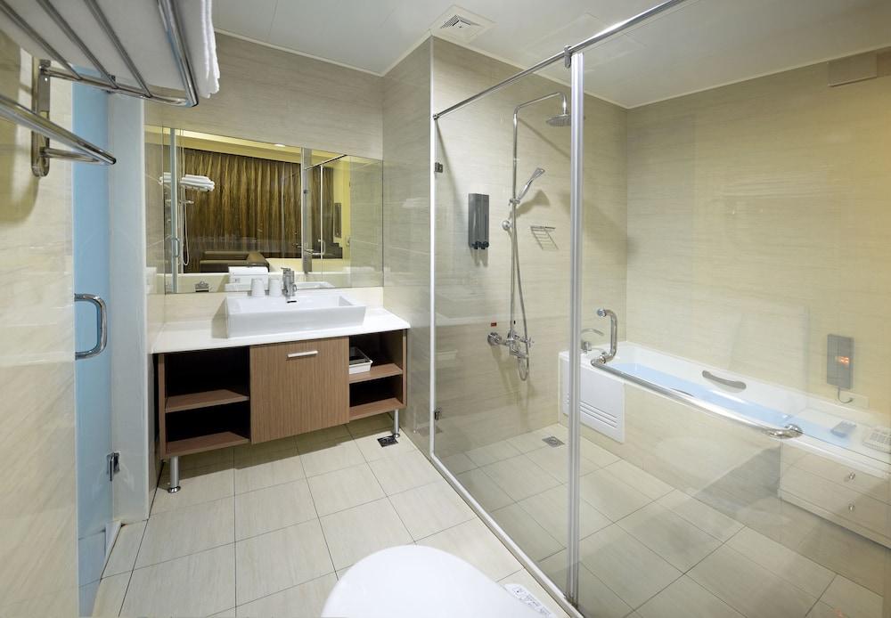 Hu Yue Lakeview Hotel