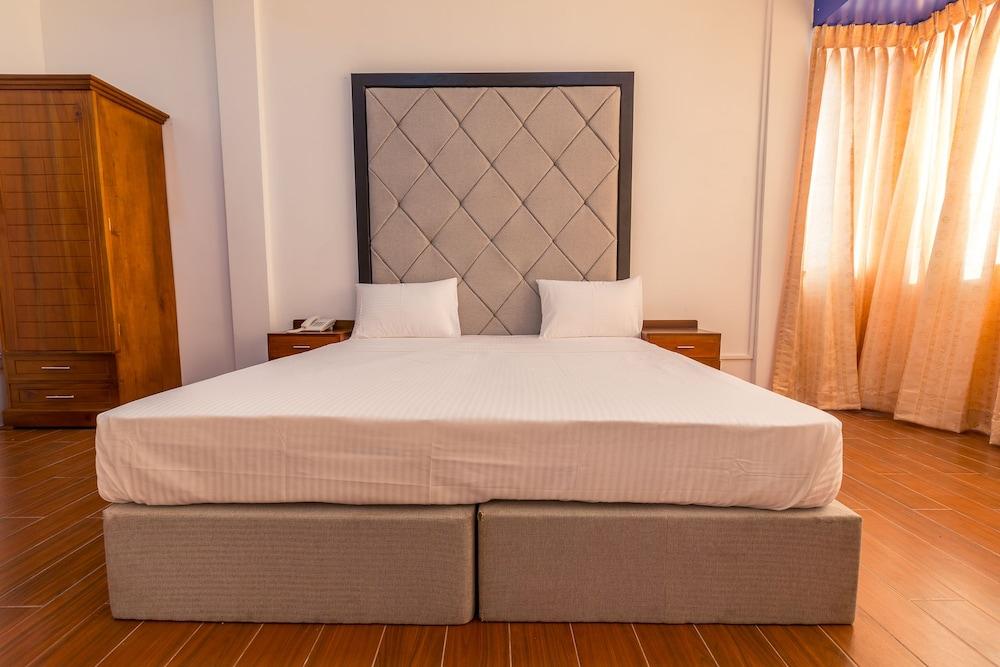 Metro Port City Hotel