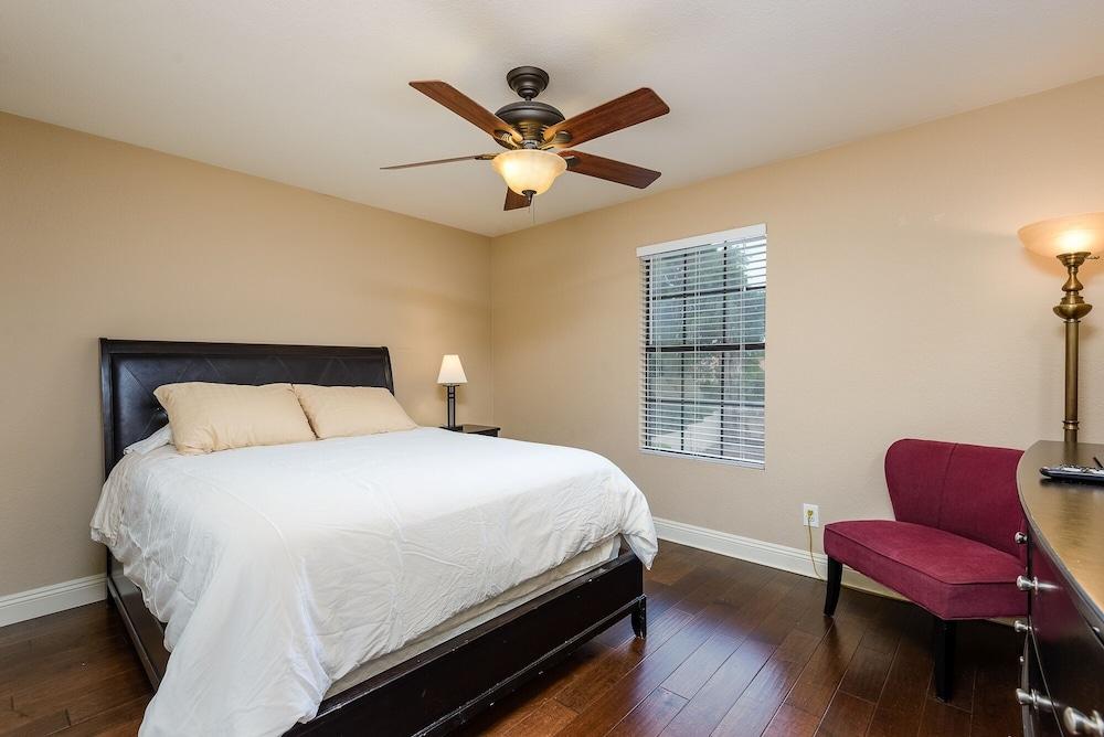 Casa Kierland 4 Bedroom Home by RedAwning