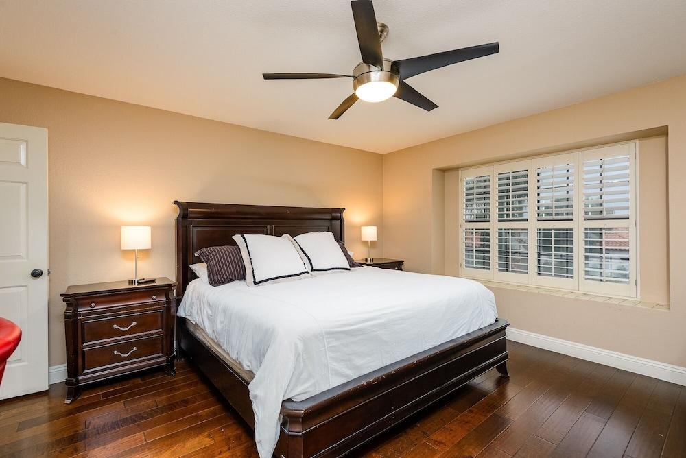 Casa Kierland 4 Bedroom Home by RedAwning