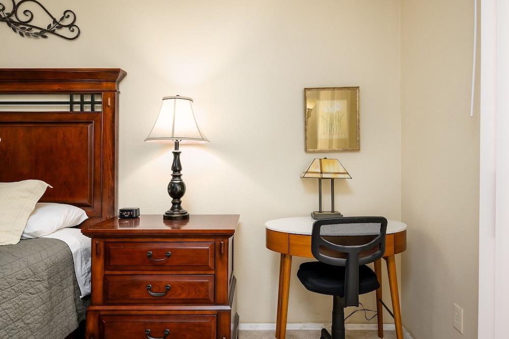 Signature Ii 2 Bedroom Condo