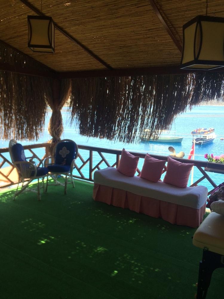 Dolphin Boutique Hotel