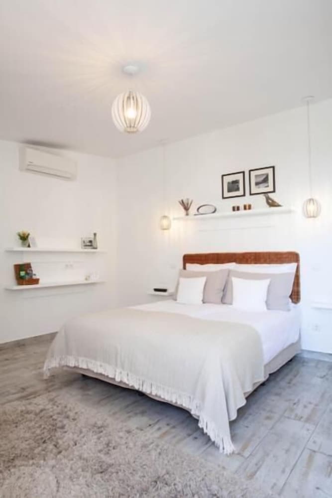 Quinta B. - Adults Only