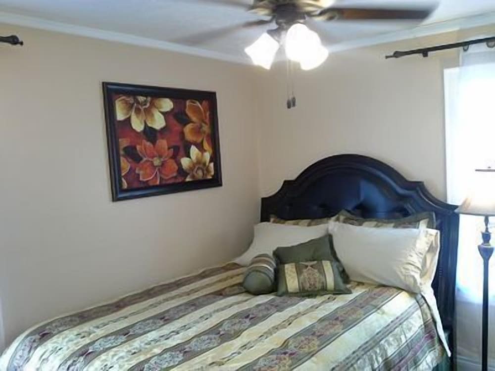 JARVIS Edgewater Park & Beach 5BD Villa